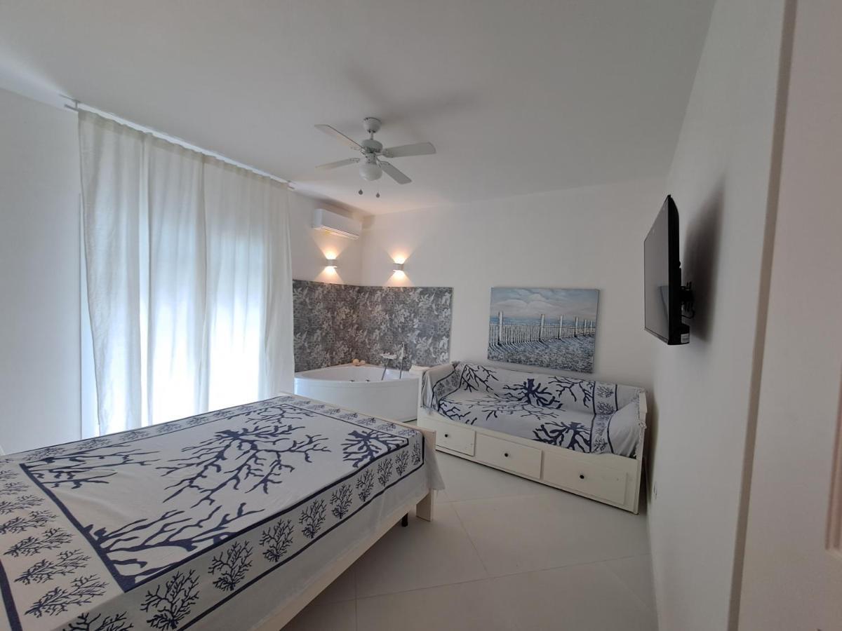Blue Life, Sea-Luxury Rooms On The Beach Between Palermo And Cefalu' Casteldaccia Eksteriør billede