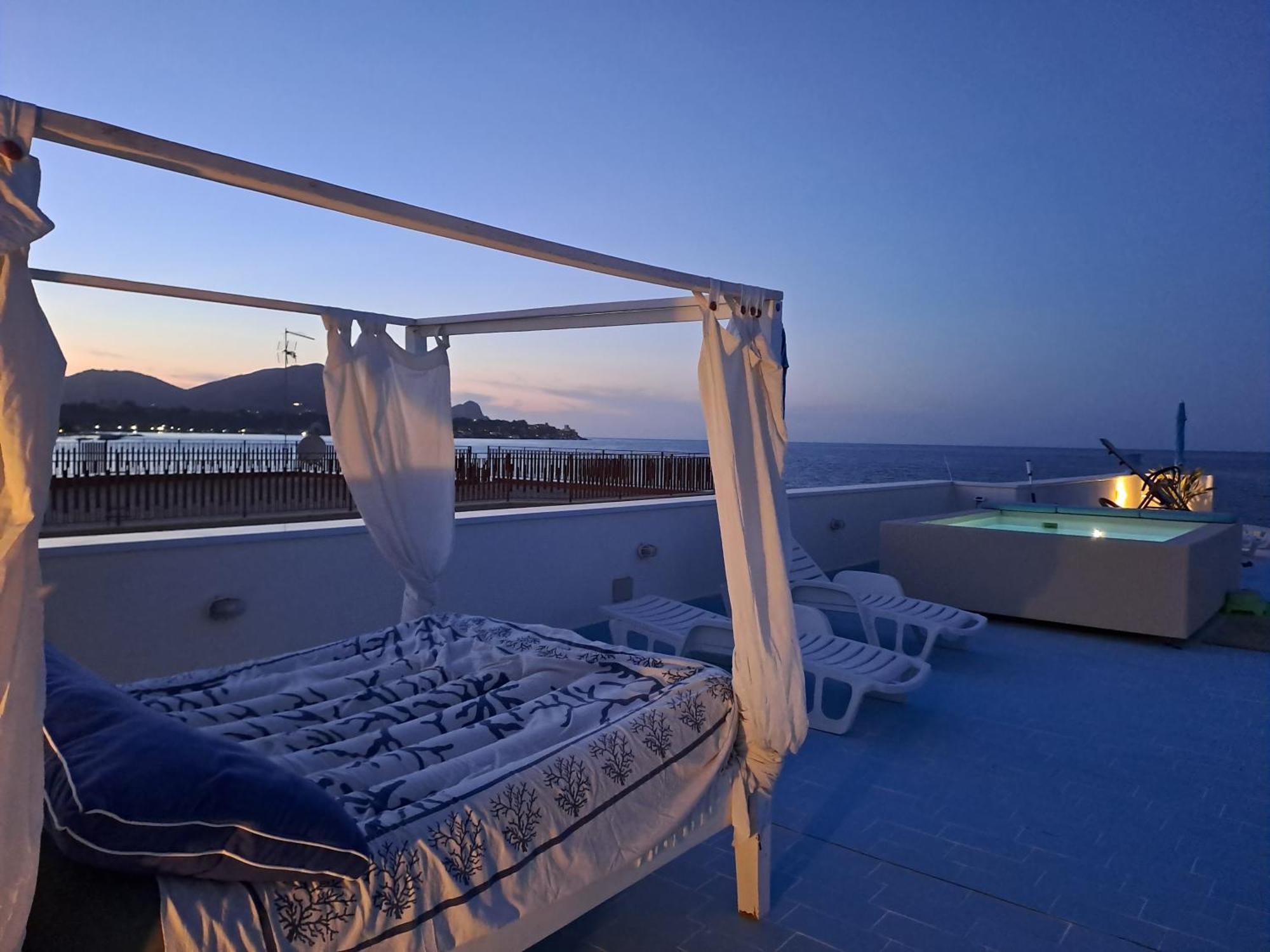 Blue Life, Sea-Luxury Rooms On The Beach Between Palermo And Cefalu' Casteldaccia Eksteriør billede