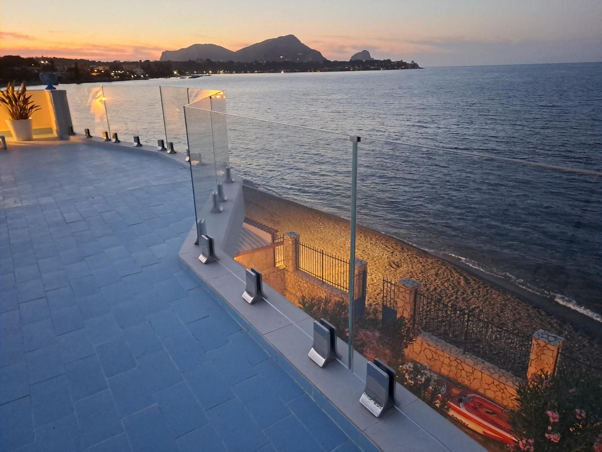 Blue Life, Sea-Luxury Rooms On The Beach Between Palermo And Cefalu' Casteldaccia Eksteriør billede