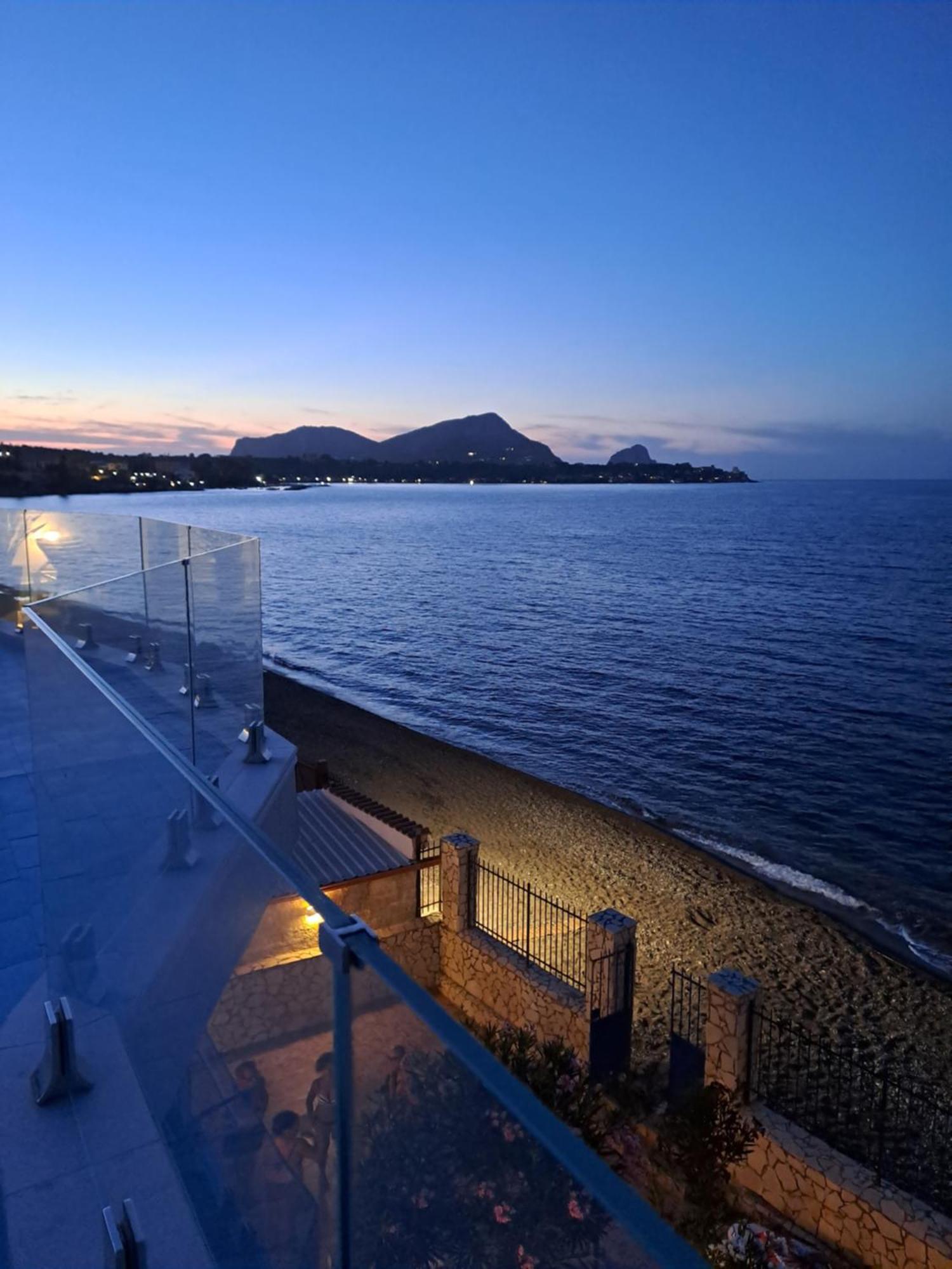 Blue Life, Sea-Luxury Rooms On The Beach Between Palermo And Cefalu' Casteldaccia Eksteriør billede